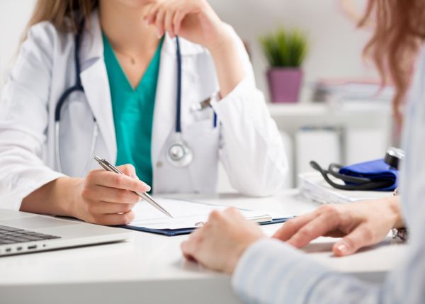 Photo : La protection sociale complémentaire MGEN sera obligatoire pour la prise en charge de leurs frais de santé non couverts par la Sécurité sociale © Adobe Stock
