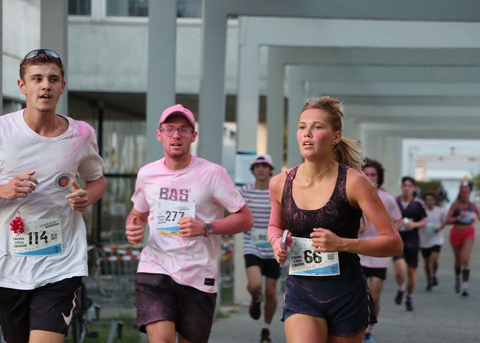 De nombreux événements sportifs sont financés par la CVEC, comme la Nuit du Cross Campus @SUAPS