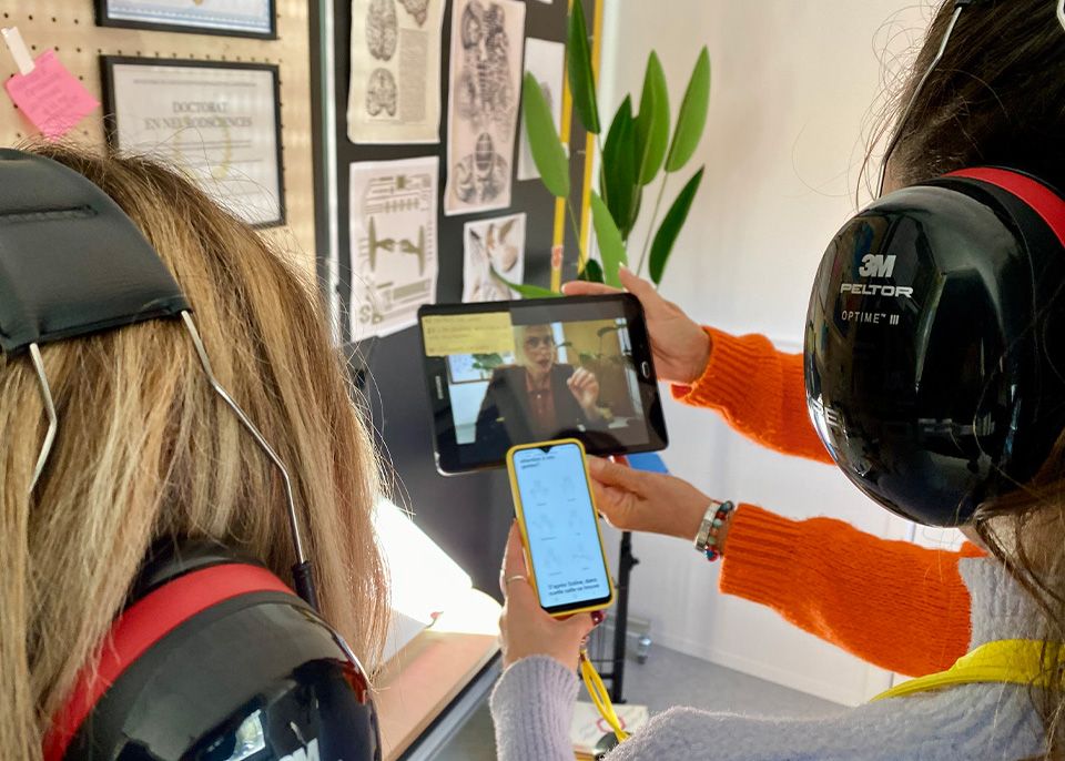 Dans la première salle du jeu, à la découverte des premiers indices © université de Bordeaux