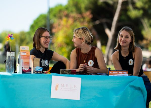 Photo : Etudiants relais campus au festival Feel good © Gautier-Dufau
