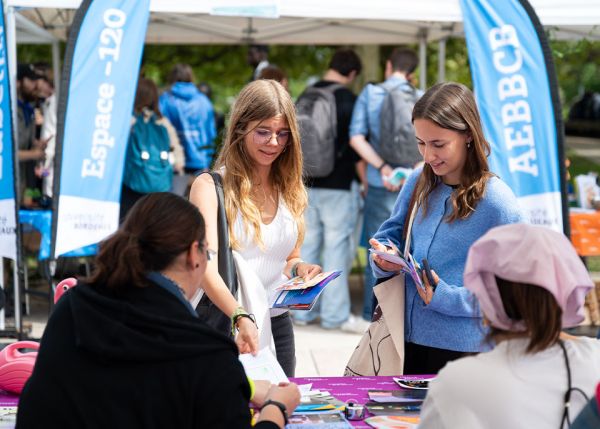 Photo : La CVEC permet de financer les associations présentes lors de Fête! La Rentrée - Campus Peixotto © Gautier Dufau