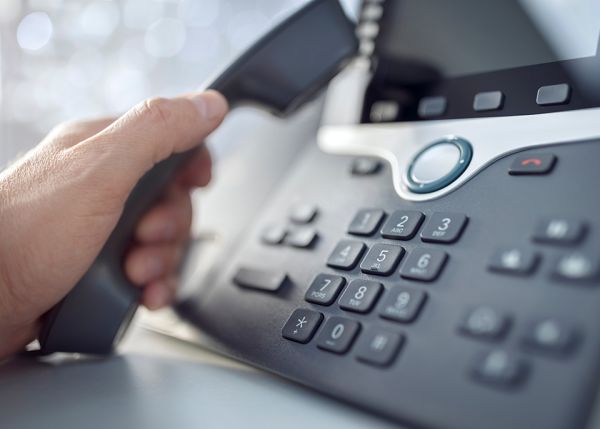 Photo : Téléphone Thérèse, téléphone ! © AdobeStock